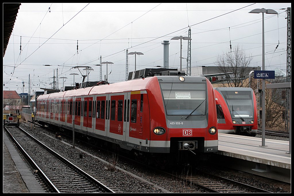 DB 423 033-0 der Stuttgarter S-Bahn im Ersatzverkehr für die S-Bahnlinie S25 zwischen Hennigsdorf und Gesundbrunnen (gesehen Hennigsdorf 13.03.2010)