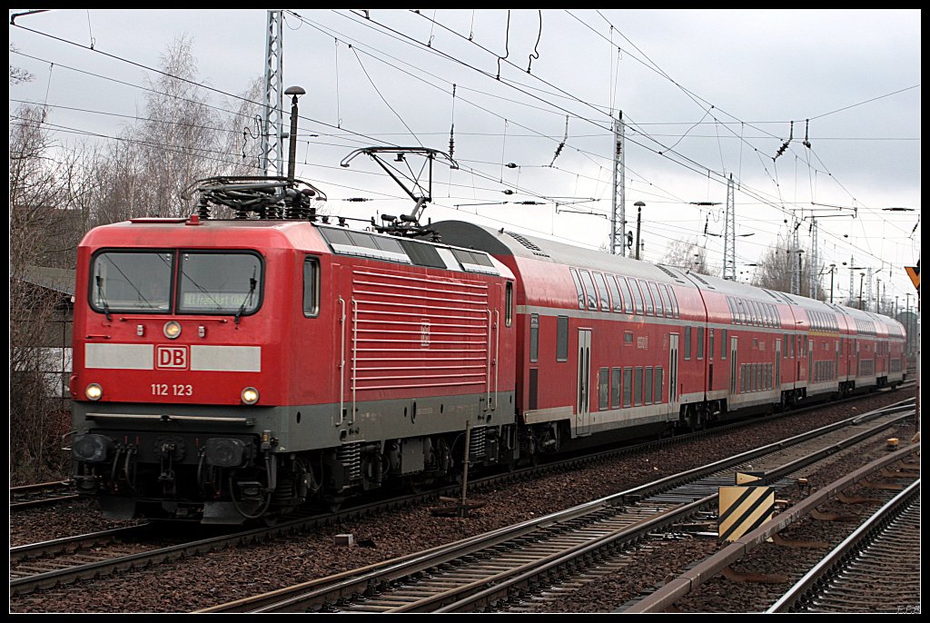 DB Regio 112 123 inzwischen ohne Kontrollziffer unterwegs, hier mit dem RE1 nach Frankfurt/Oder (Berlin Hirschgarten, 13.03.2010)