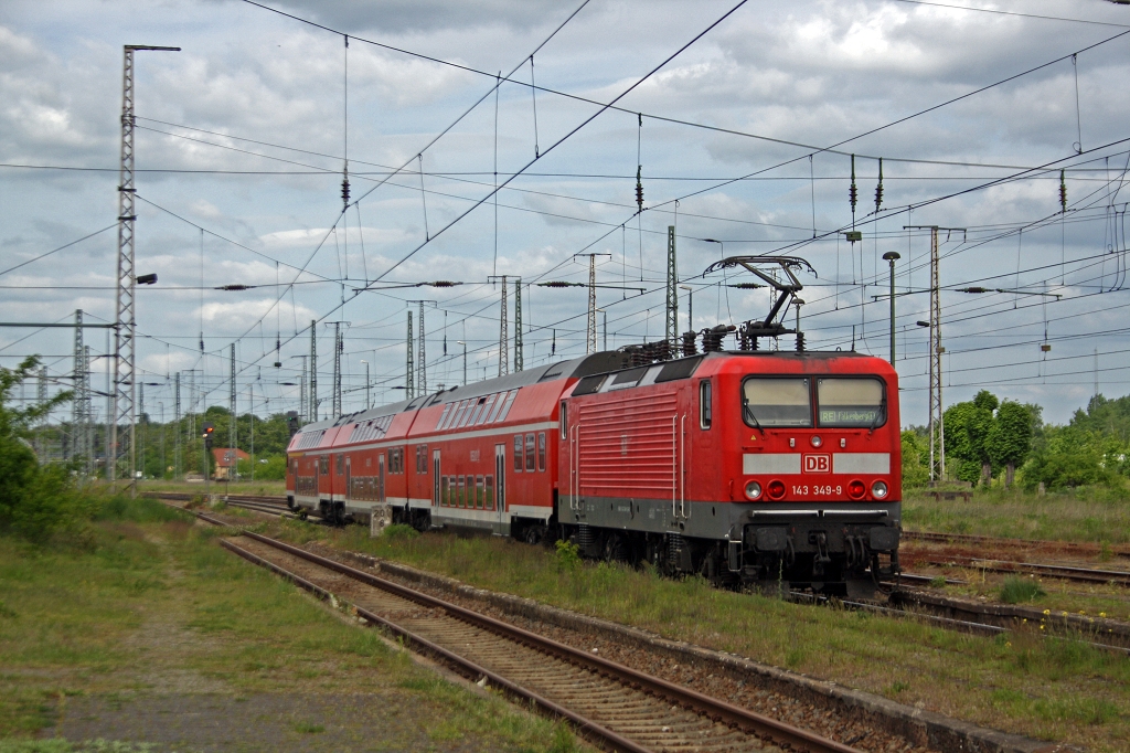 143 349 Fährt am 17.05.2014 aus dem Bahnhof Lutherstadt Wittenberg nach Falkenberg aus 