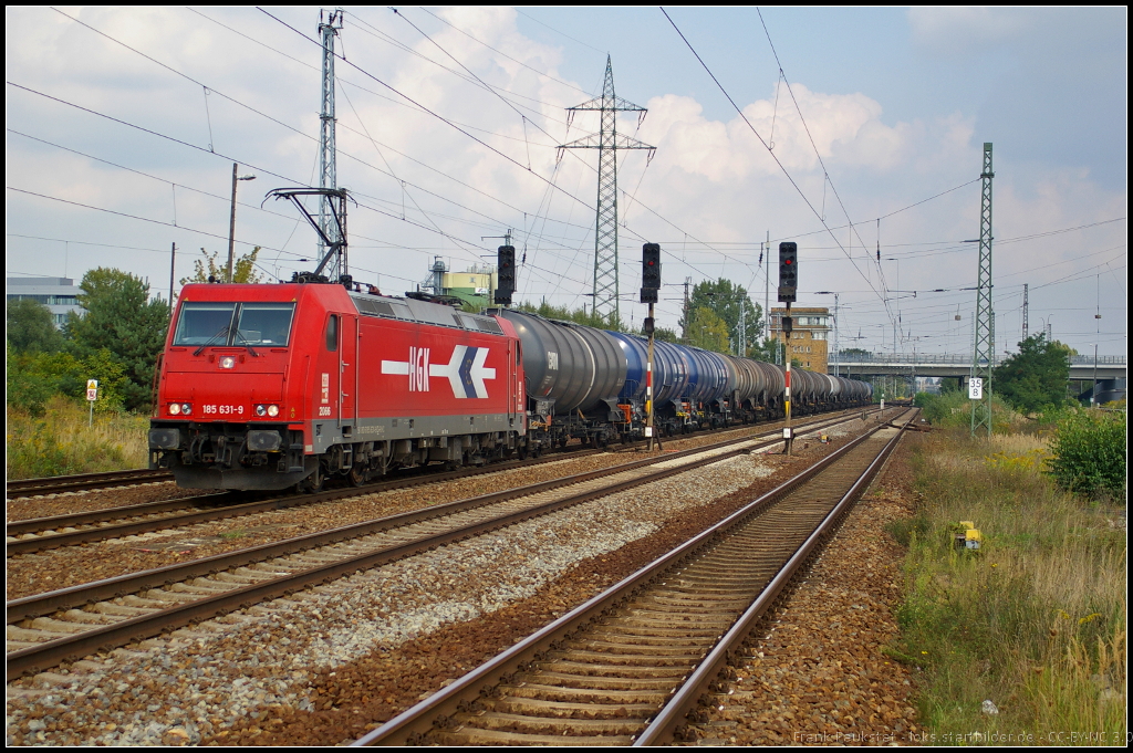 RheinCargo 2066 / 185 631-9 mit einem Kesselwagen-Zug am 07.09.2014 durch Berlin Schnefeld Flughafen
