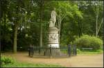  Ihrem Knige Friedrich Wilhelm III - Die Dankbaren Bewohner Berlins 1849 . So die Inschrift am der Statue im Tierpark in Berlin