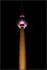 Beim Festival of Lights am 15.10.2014 in Berlin machte der Fernsehturm am Alexanderplatz auch zweifarbig richtig was her.