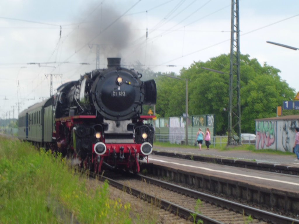 01 150 durchfhrt den Bahnhof Weiterstadt