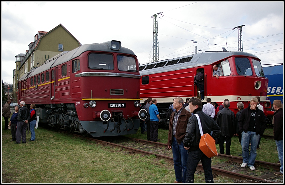 120 338 aus dem Bestand des Verkehrsmuseums zog ebenfalls Besucher an (gesehen 3. Dresdner Dampfloktreffen Dresden-Altstadt 02.04.2011)