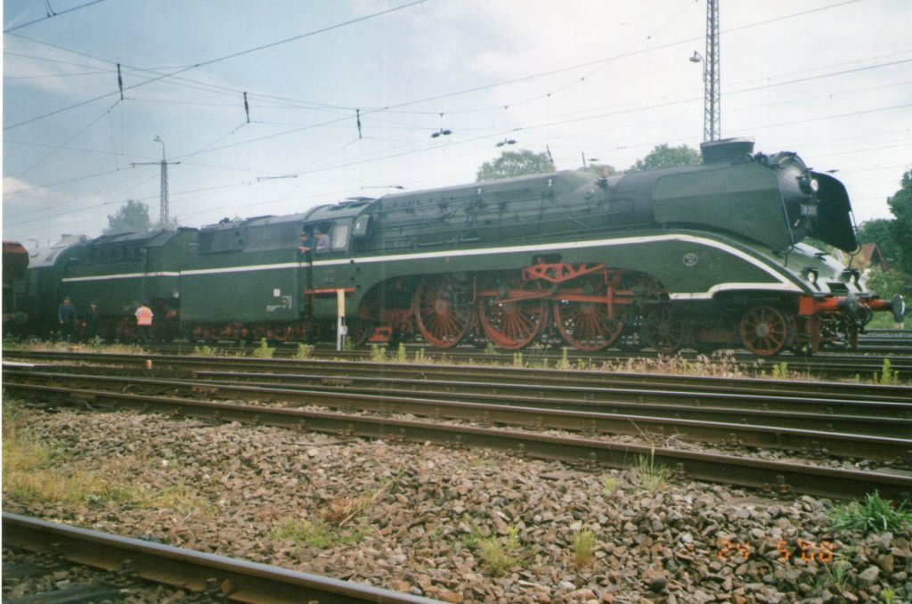 18 201 kurz nach ihrer Ankunft in Darmstadt Kranichstein am 24.Mai.2008(Gescannt)