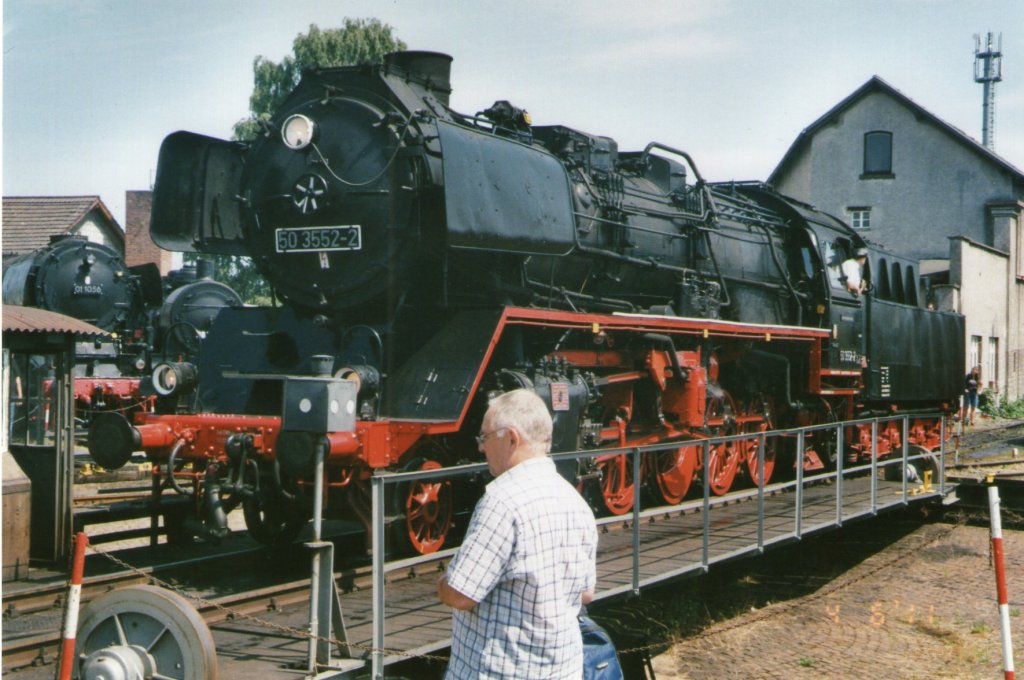 50 3552(Museumseisenbahn Hanau) auf der Drehscheibe in Darmstadt Kranichstein bei den Bahnwelttagen 2011(Gescannt)