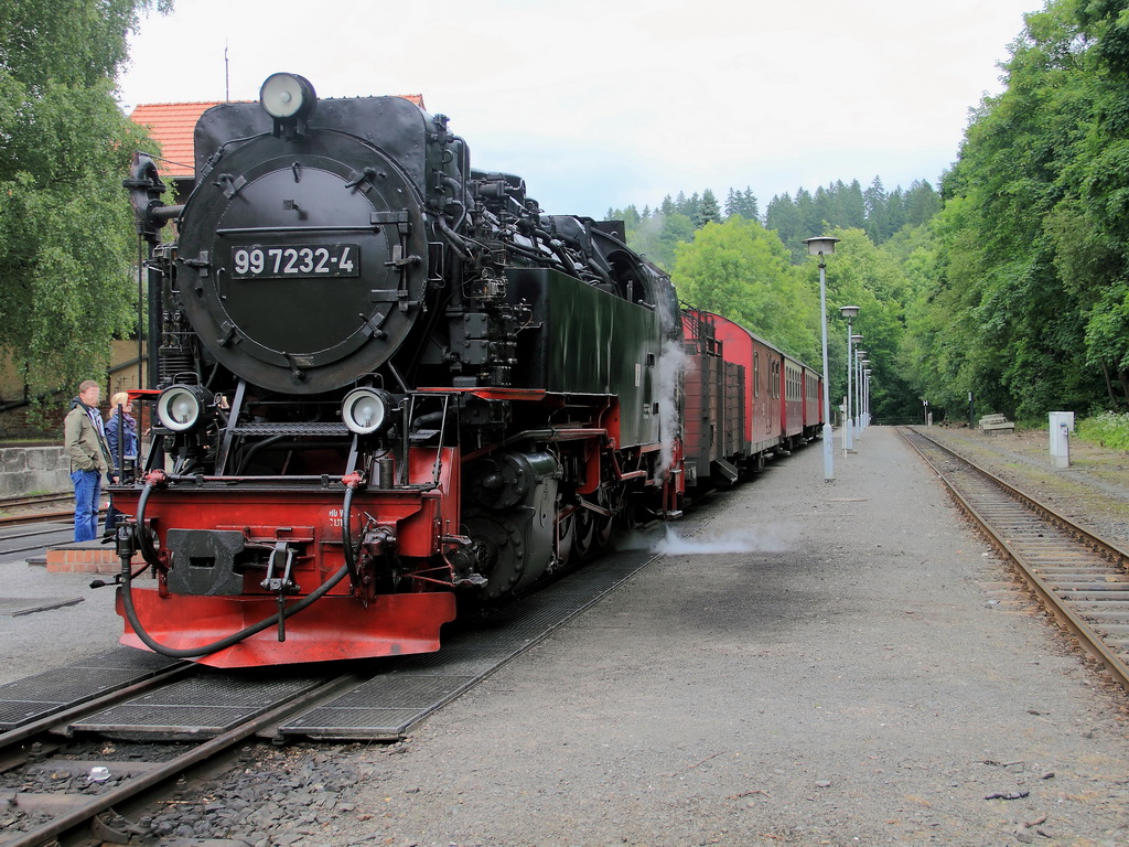 99 7237-4 steht am 28. Juni 2013 im Bahnhof Alexisbad. 