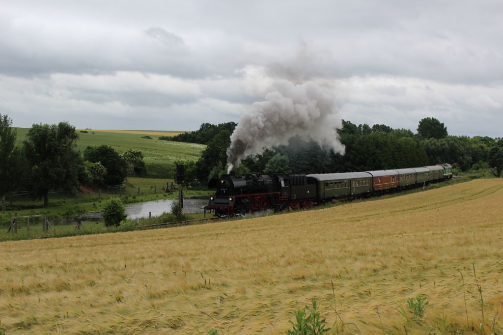 Am 29.06.13 war bei der Wismut Tag der offenen Tr. Hier die 35 1079( IG 583047  Glauchau)  und V300 002 mit dem Sonderzug in Frankenau. Der Zug pendelte von Lichtenberg nach Kayna und zurck 