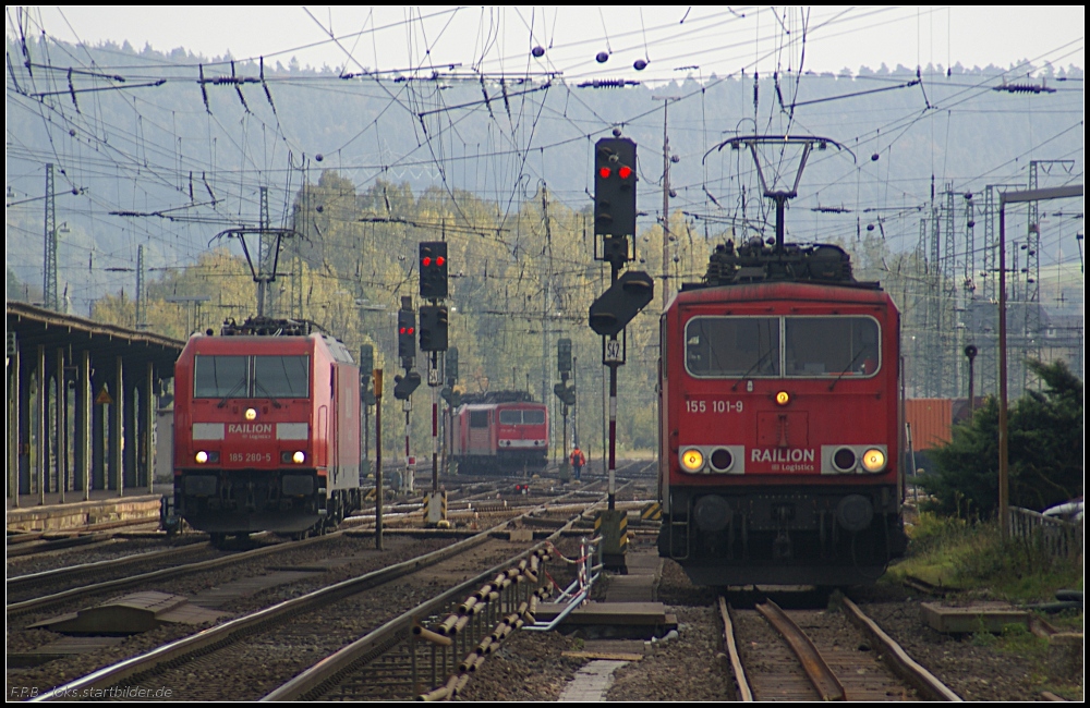  Bumchen wechsle Dich  an einem Lokzug: Bis Bebra ging es mit 155 101-9 und dann ging es weiter mit 185 280-5 (gesehen Bebra 14.10.2010)