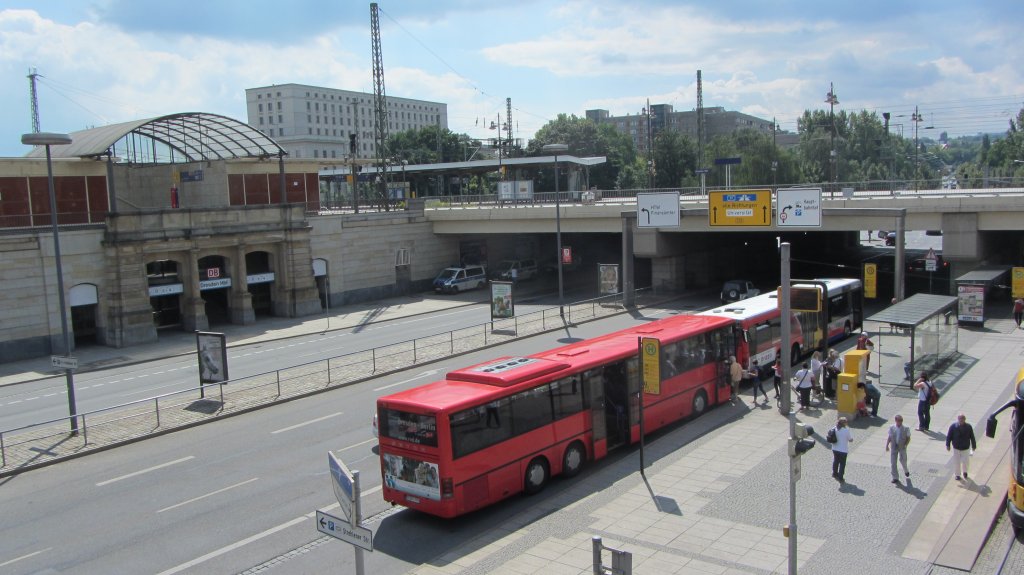 Blick auf den Busbahnhof am Hbf in Dresden am 8.8.2012.