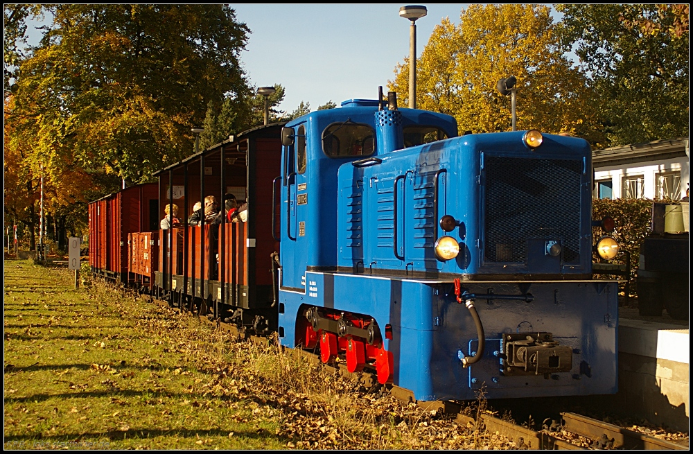 BPE 199 102-5 ist eine V10C, hier am Hauptbahnhof (20 Jahre Schmalspurbahn-Freunde Berlin e.V., gesehen Berlin Wuhlheide 23.10.2010)