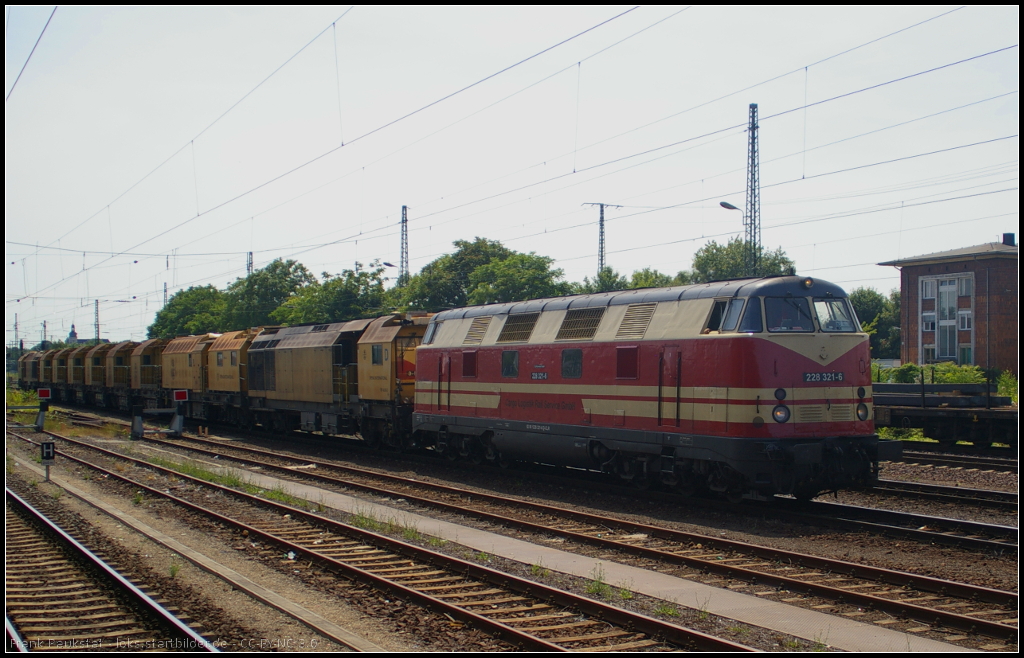 CLR 228 321 mit SPENO RR 48 M 3 am 16.07.2013 in Magdeburg (NVR-Nummer 92 80 1228 321-6 D-CLR)