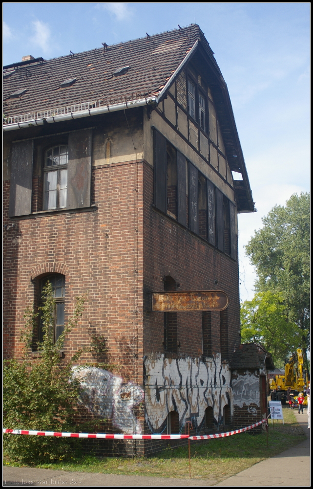 Das ehemalige Wohnheim fr Lokfhrer auf dem Gelnde des Bw Schneweide (gesehen beim 5. Berliner Eisenbahnfest 09.09.2012)