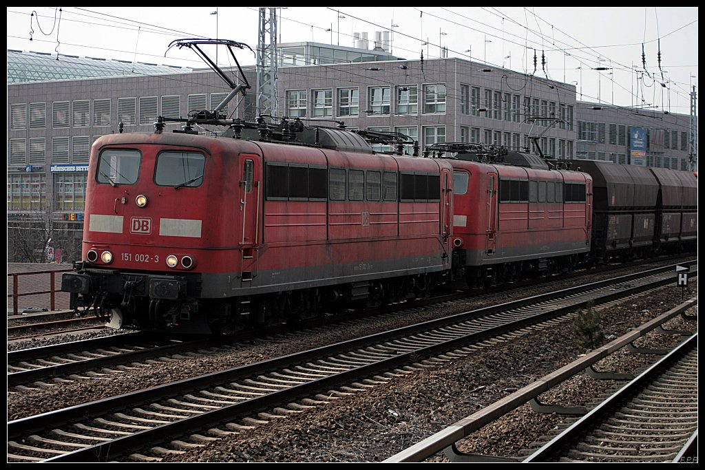 DB 151 002-3 und DB 151 023-9 mit dem Kohlezug Richtung Karower Kreuz (Berlin Kpenick 18.03.2010 - Update: 151 002 20.09.2012 in Seelze Rbf z)
