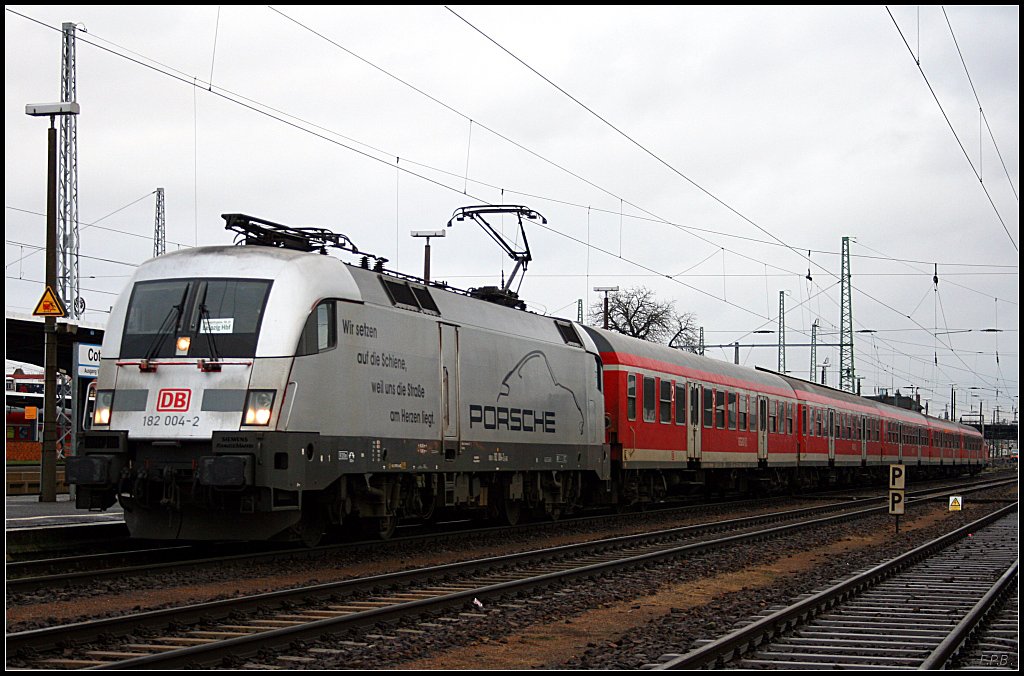 DB 182 004-2  Porsche  mit dem RE10 Leipzig Hbf in Cottbus am 28.12.2009