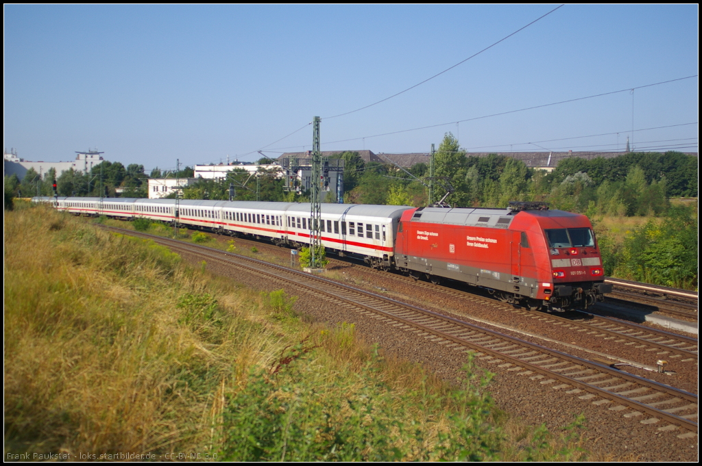 DB Fernverkehr 101 051 mit dem IC 2353 Erfurt - Ostseebad Binz am 10.08.2013 in Berlin Bornholmer Strae (Nordkreuz)