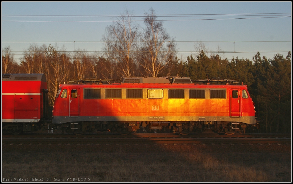 DB Fernverkehr 113 309 lief am 05.03.2013 am Ende eines Pbz in der Berliner Wuhlheide mit. Die Lok war lange Zeit defekt im Werk Dessau abgestellt (Update: 03/2013 Lok wurde repariert)