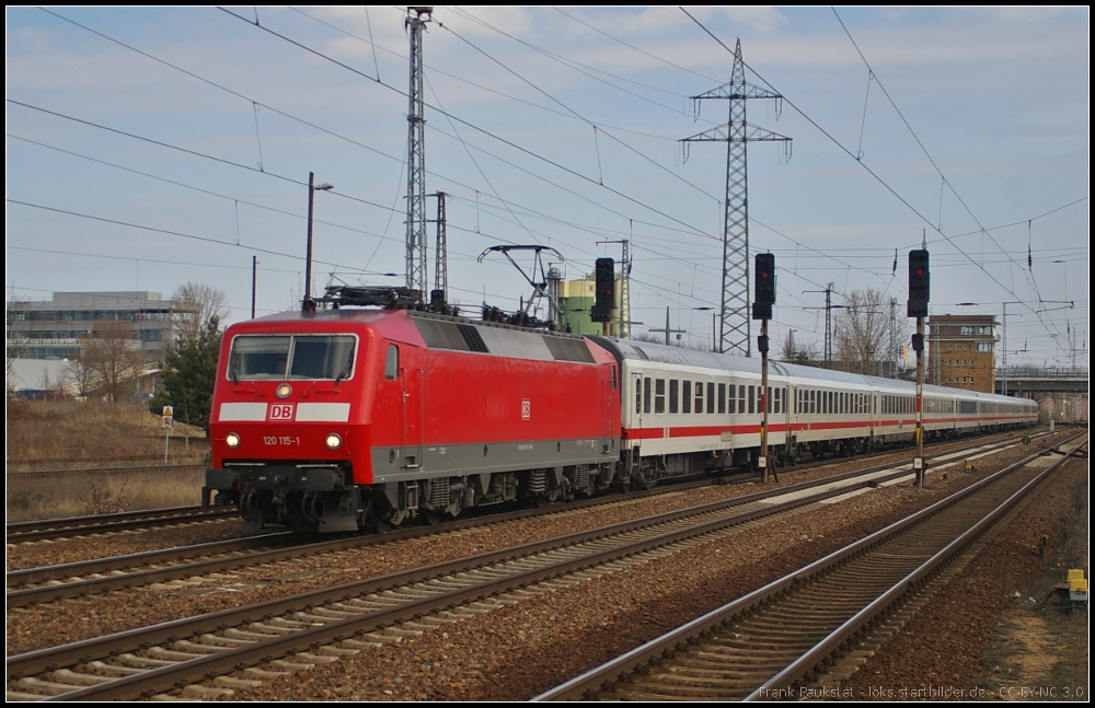 DB Fernverkehr 120 115 mit einem IC am 14.04.2013 in Berlin Schnefeld Flughafen