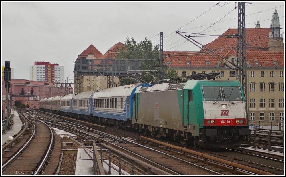 DB Fernverkehr 186 130 mit dem D 1248 zum nächsten Halt Berlin Hauptbahnhof (gesehen 14.06.2012 Berlin Alexanderplatz)