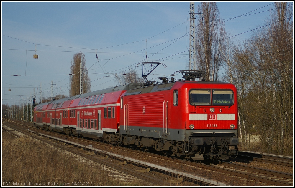 DB Regio 112 186 mit dem FahrradExpress nach Berlin-Sdkreuz (gesehen Berlin-Karow 26.03.2012)