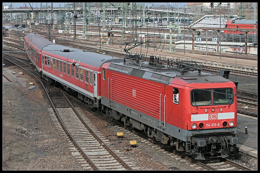 DB Regio 114 013-6 auf dem Weg in die Abstellung (Dresden Hbf, 27.03.2010)