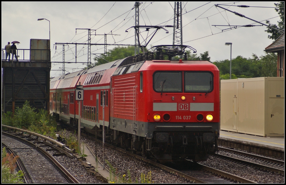 DB Regio 114 037 bei Regenwetter mit dem RE1 nach Berlin-Charlottenburg am 14.07.2012 in Berlin-Karlshorst