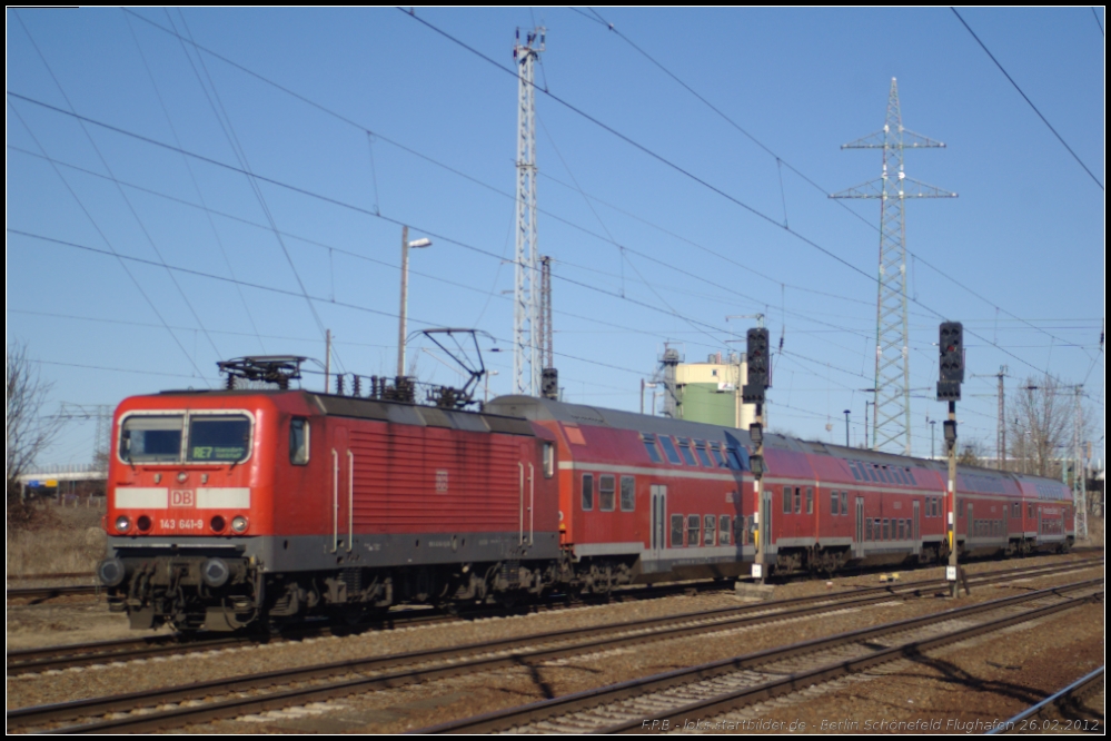 DB Regio 143 641-9 mit dem RE7 nach Wnsdorf-Waldstadt am 26.02.2012 in Berlin Schnefeld-Flughafen.
<br><br>
Update: 2015 in Hamm Rbf z; ++ 26.11.2015 Opladen