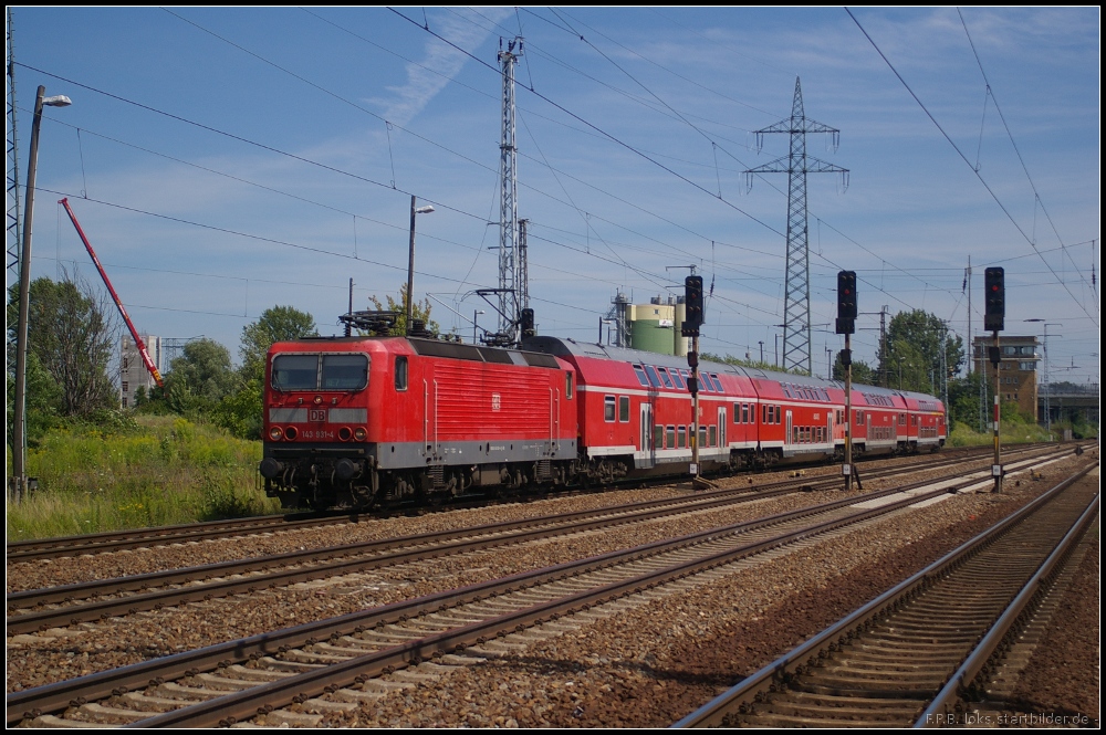 DB Regio 143 931-4 mit dem RE7 nach Wnsdorf-Waldstadt am 24.07.2012 in Berlin Schnefeld Flughafen