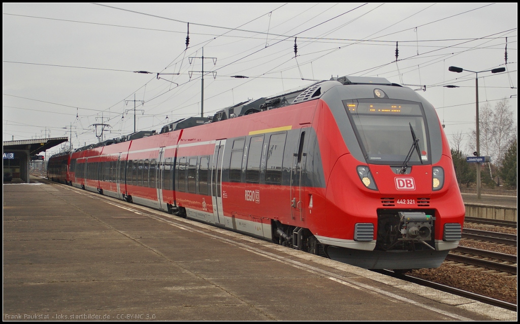 DB Regio 442 321 und 442 137 verlassen am 03.04.2012 den Bahnhof Berlin Schnefeld Flughafen als RE7 nach Dessau Hbf