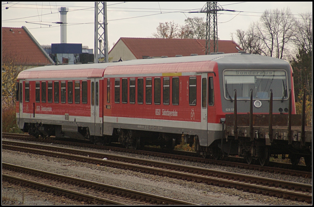 DB Regio 628 570/928 570 der Südostbayernbahn am Zufahrtsgleis zum Bombardier-Werk. An der Fahrzeugseite sind Schleifspuren zu erkennen (gesehen Hennigsdorf b. Berlin 03.11.2010)