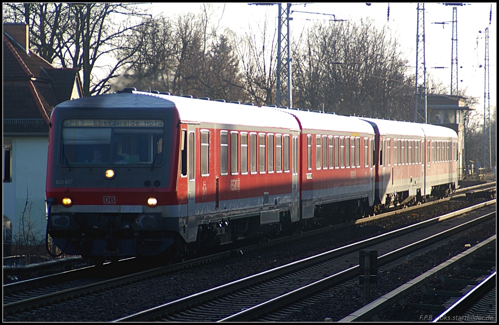 DB Regio 628 657 und 628 683 als RE3 nach Eberswalde unterwegs (gesehen Berlin Karow 21.02.2011)