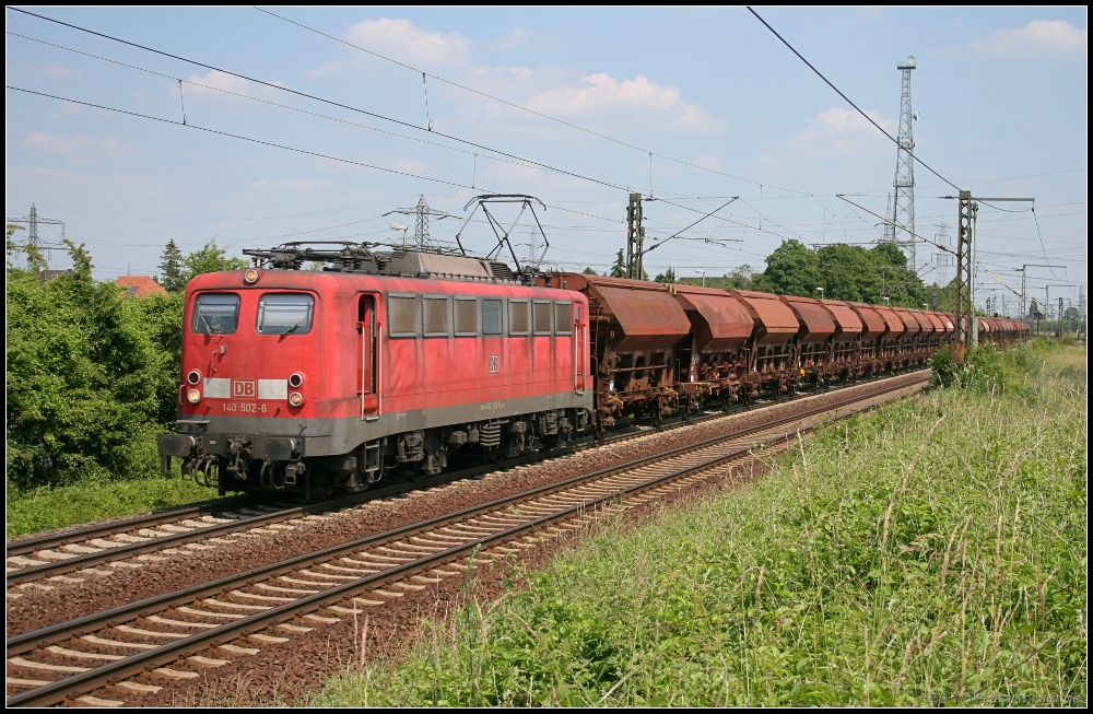 DB Schenker 140 502-6 und einem Kali-Zug (gesehen Lehrte-Ahlten b. Hannover 24.06.2010)