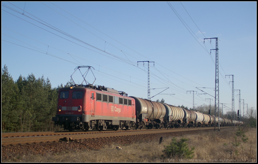 DB Schenker 140 790-7 mit Kesselwagen (gesehen Berlin Wuhlheide 22.03.2012)