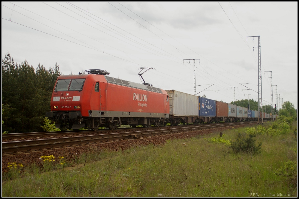 DB Schenker 145 055-0 mit Container am 10.05.2012 in der Berliner Wuhlheide