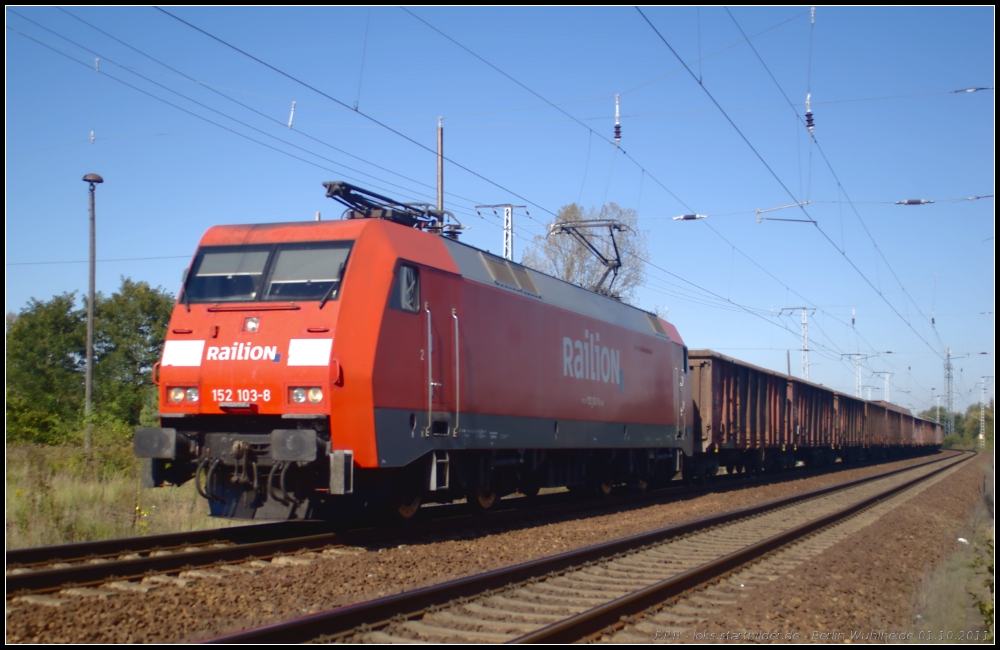 DB Schenker 152 103-8 mit Eas-Wagen am 01.10.2011 in der Berliner Wuhlheide