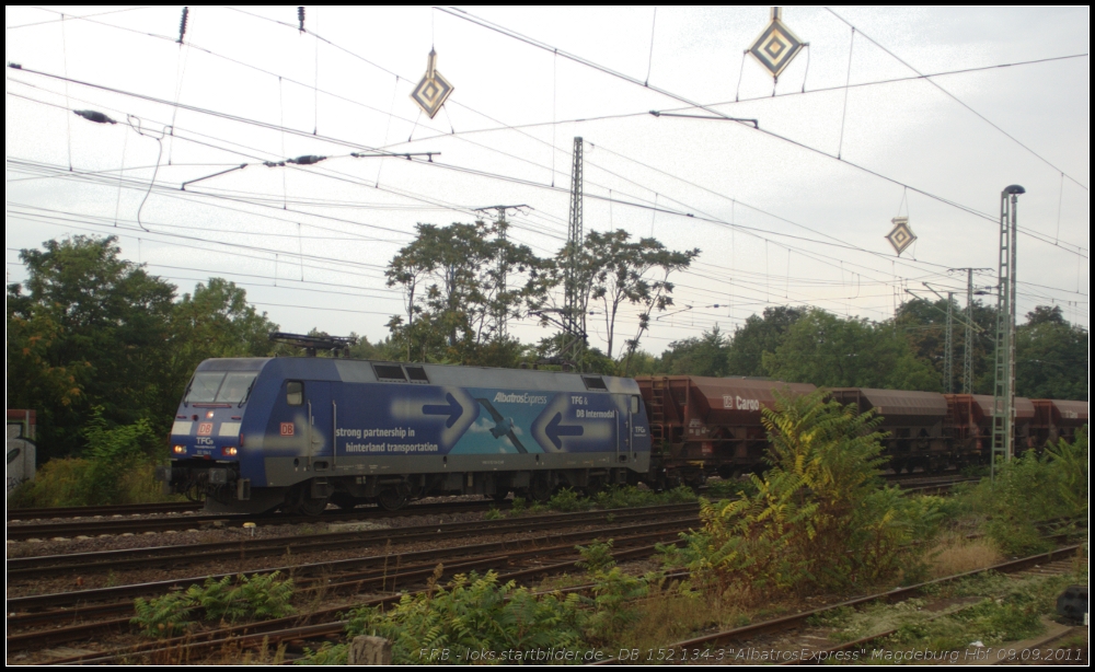 DB Schenker 152 134-3  AlbatrosExpress  mit einem Schüttgut-Zug am 09.09.2011 in Magdeburg-Eichenweiler