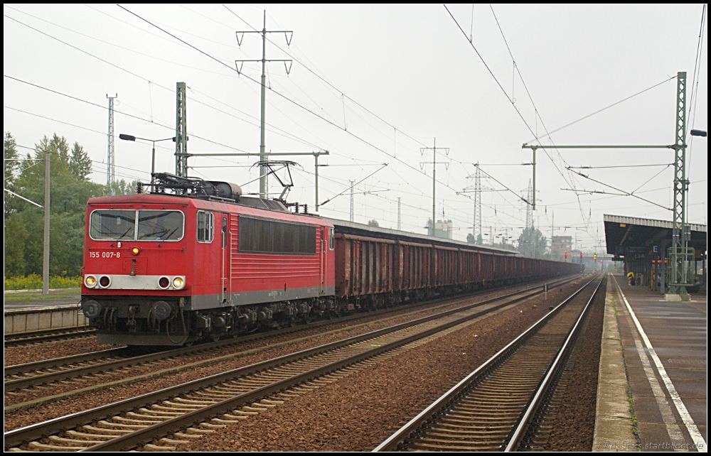 DB Schenker 155 007-8 mit Eanos-Wagen in Berlin Schönefeld Flughafen, 09.09.2010