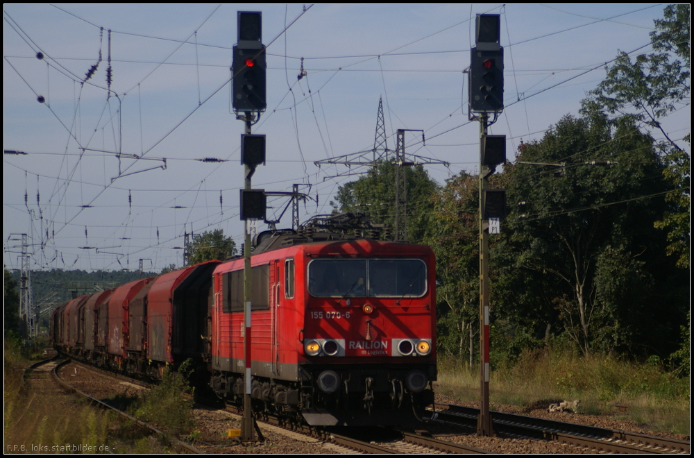 DB Schenker 155 070-6 mit Kartonagenzug am 10.09.2012 in Nuthetal-Saarmund
<br><br>
Upgrade: 08/2013 mit unbekanntem Standort z; 05/2015 in Rostock-Seehafen z; ++ 07.09.2015 in Opladen