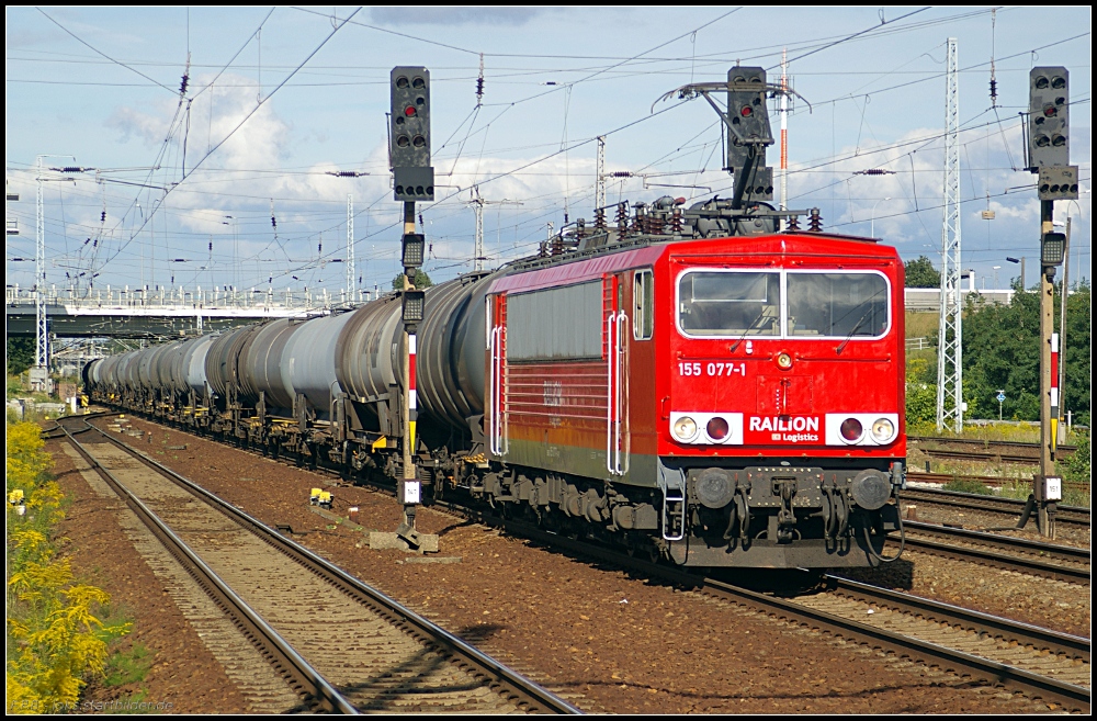 DB Schenker 155 077-1 mit Kesselwagen (gesehen Berlin Schnefeld Flughafen 06.09.2010)