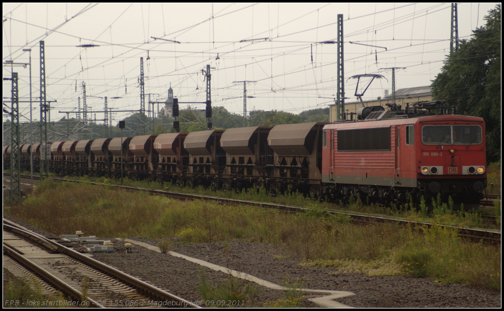 DB Schenker 155 086-2 mit Schüttgut am 09.09.2011 in Magdeburg Hbf.