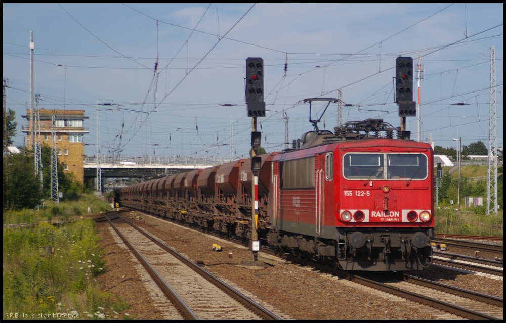 DB Schenker 155 122-5 mit Facns-Wagen am 23.07.2012 in Berlin Schnefeld Flughafen