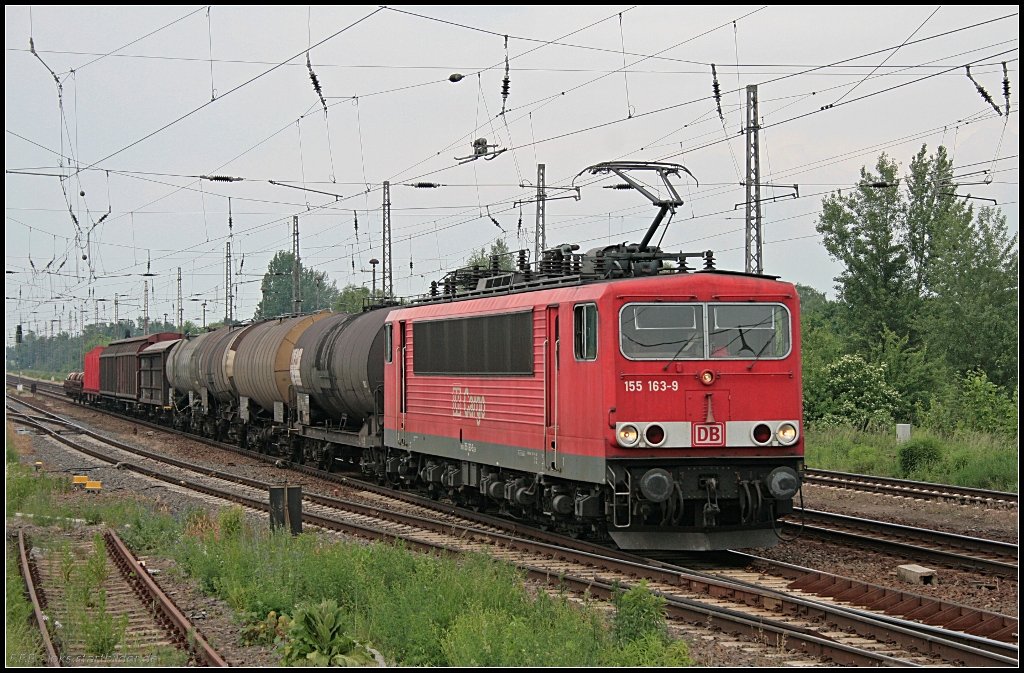 DB Schenker 155 163-9 mit wenig Last am Haken (gesehen Wustermark-Priort 10.06.2010)
<br><br>
Update: 10.02.2015 in Opladen verschrottet