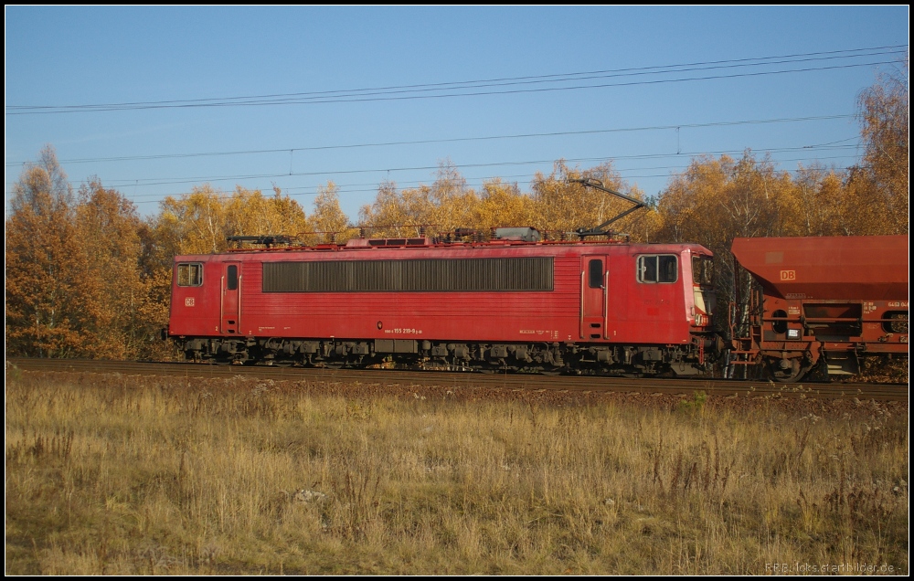 DB Schenker 155 219-9 mit  Latz  und Schttgut-Wagen am 14.11.2012 in der Berliner Wuhlheide