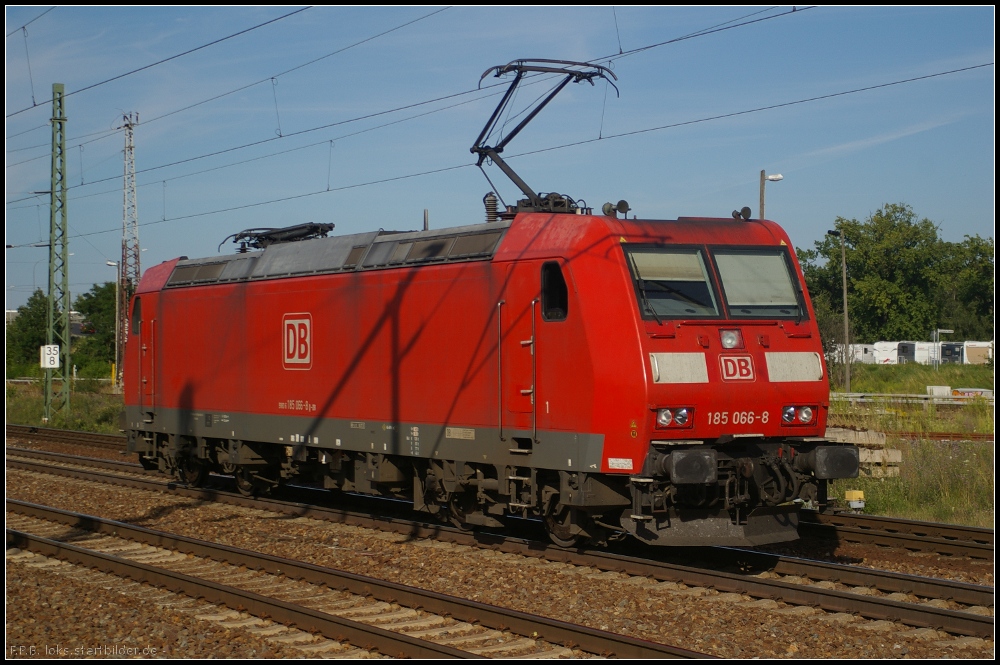 DB Schenker 185 066-8 solo am 23.07.2012 in Berlin Schnefeld Flughafen