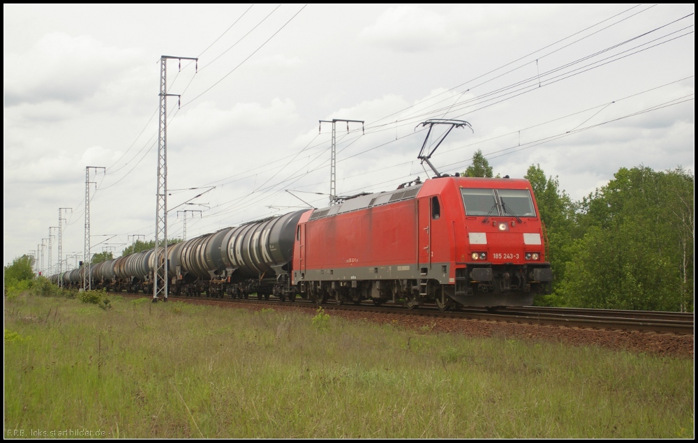 DB Schenker 185 243-3 mit Kesselzug in Berlin Wuhlheide (gesehen 10.05.2012)