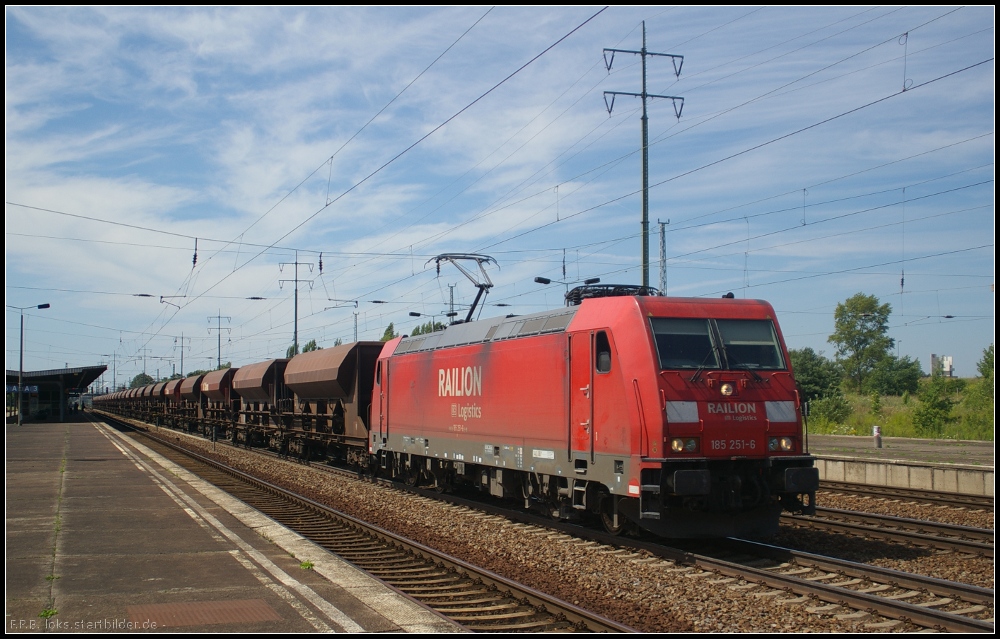 DB Schenker 185 251-6 mit Schttgut am 24.07.2012 in Berlin Schnefeld Flughafen