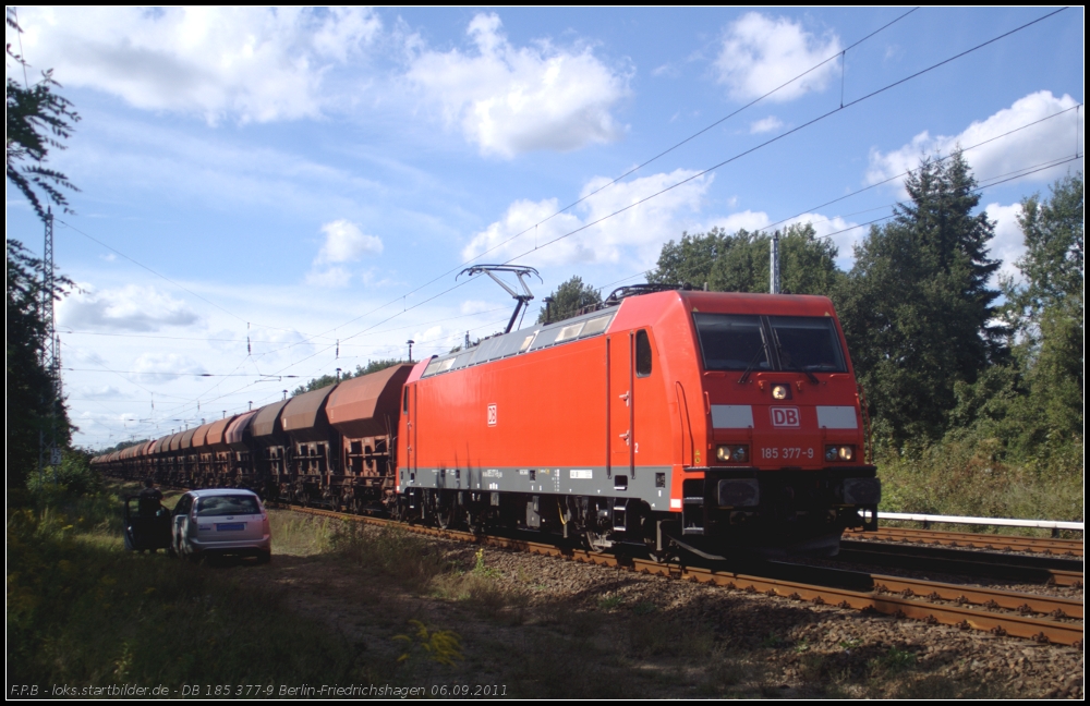 DB Schenker 185 377-9 und Schüttgutwagen Richtung Erkner (gesehen Berlin Friedrichshagen 06.09.2011)