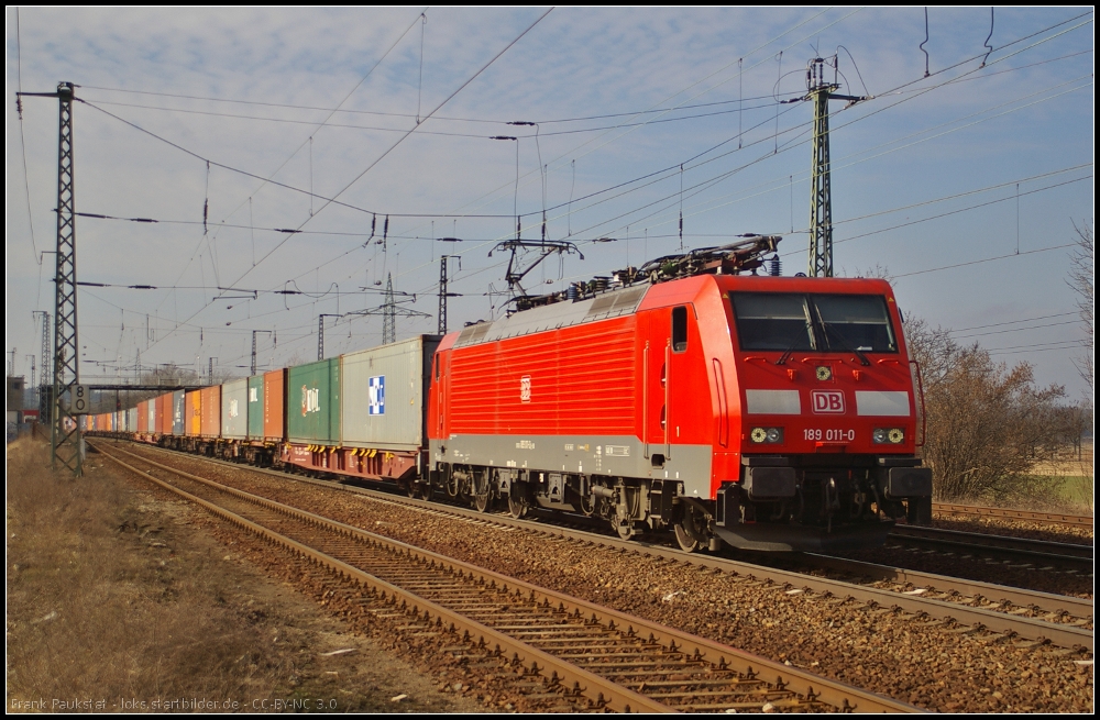 DB Schenker 189 011-0 mit einem Containerzug am 02.03.2013 in Nuthetal-Saarmund