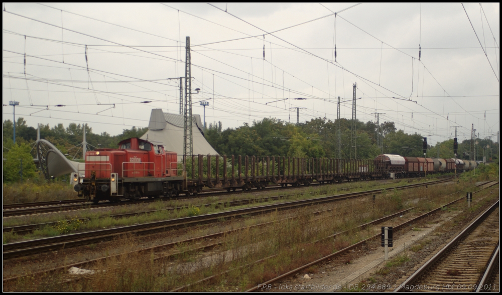 DB Schenker 294 889-1 mit einem gem. Güterzug zur Überstellung am 09.09.2011 an der Vorbeifahrt Magdeburg Hbf.