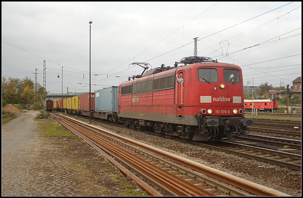 Der Tf von DB Schenker 151 070-0 war ziemlich frech, aber das war nur Spa auf beiden Seiten (gesehen Bebra 14.10.2010)
<br><br>
Update: Mit Fristablauf in Bremen z